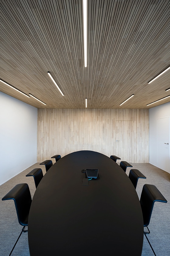 Bulo-office-SB55-meeting-table