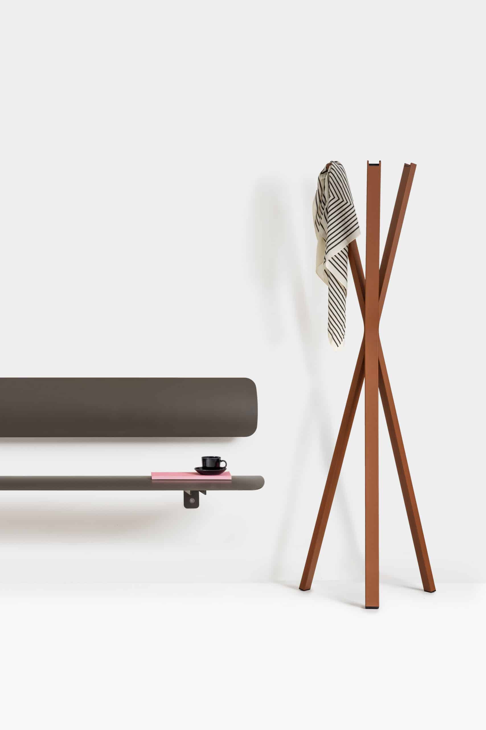 Functionals Ben bench umbra grey + HJW coatstand oxide brown (1)